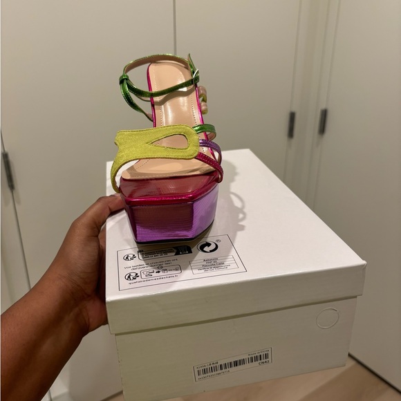 Shoes Never worn - Picture 2 of 4